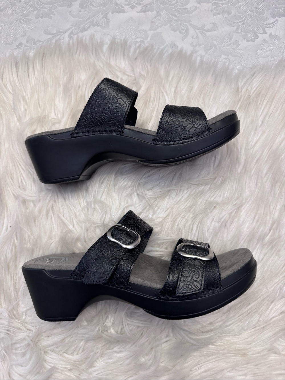 Dansko Sophie Embossed Black Learher Slide Sandals  Comfort Shoe Size 39 8.5-9 - Picture 7 of 13